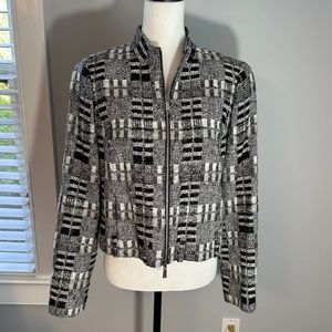 Worth Black & White Cropped jacket.  Ladies Size 8 Great condition/Like new!